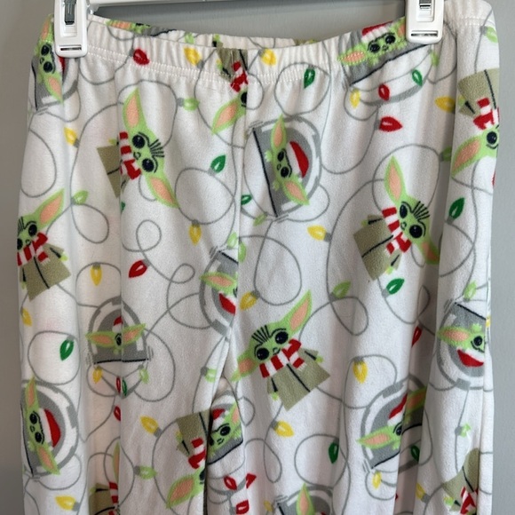 Star Wars Baby Yoda Grogu Christmas Holiday Pajamas Snow Comfy Women’s Medium - Picture 5 of 8
